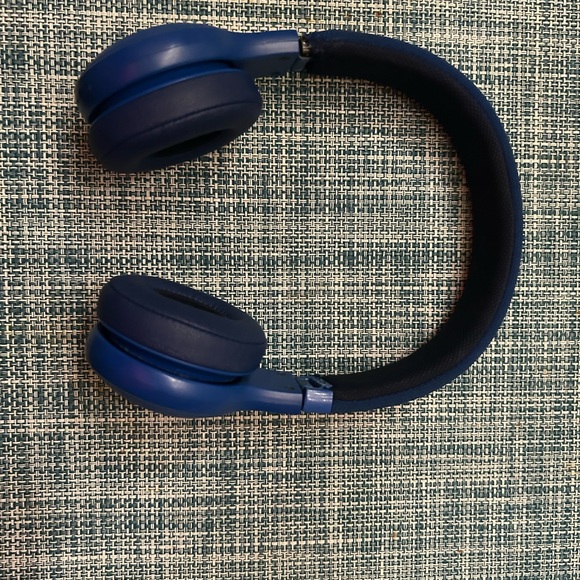 JBL E-Series Headphones | New | Shipped with charger | - Picture 3 of 4